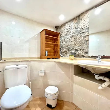 Wonderful With Heated Infinity Swimming Pool, Ocean View In Tenerife South Villa San Miguel de Abona